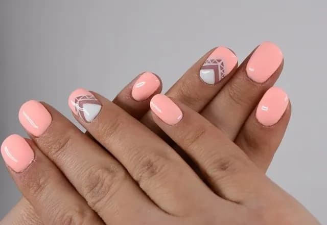 Jak modnie malować paznokcie: trendy kolory i wzory na każdą okazję