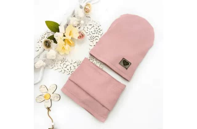 Czy ubierać czapkę niemowlakowi latem? Ważne wskazówki dla rodziców